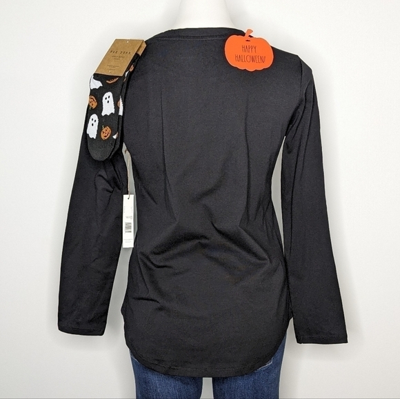 ✨3/$15 NWT Rae Dunn black white Halloween BOO long sleeve T-shirt and socks S - Picture 4 of 7